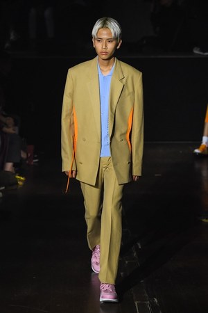 ケンゾー 2019年春夏メンズコレクション - 古典的スーツにロマンティックな創造を｜写真5