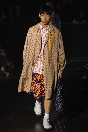 ケンゾー 2019年春夏メンズコレクション - 古典的スーツにロマンティックな創造を｜写真9
