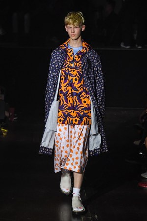 ケンゾー 2019年春夏メンズコレクション - 古典的スーツにロマンティックな創造を｜写真10