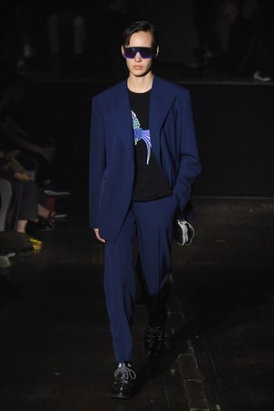 ケンゾー 2019年春夏メンズコレクション - 古典的スーツにロマンティックな創造を｜写真18