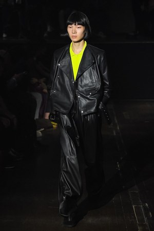 ケンゾー 2019年春夏メンズコレクション - 古典的スーツにロマンティックな創造を｜写真19