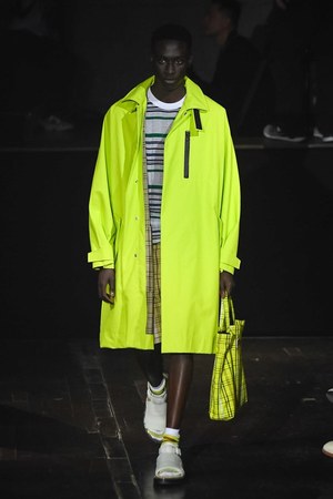 ケンゾー 2019年春夏メンズコレクション - 古典的スーツにロマンティックな創造を｜写真23