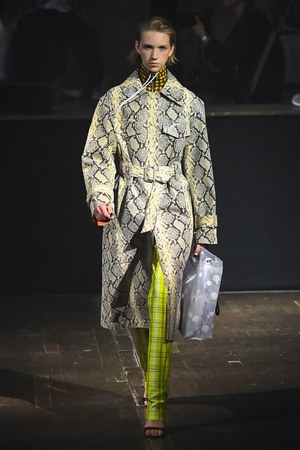 ケンゾー 2019年春夏ウィメンズコレクション - 服の上で“出会う”奇跡｜写真4