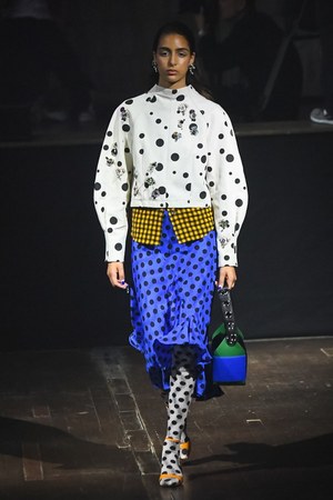 ケンゾー 2019年春夏ウィメンズコレクション - 服の上で“出会う”奇跡｜写真15
