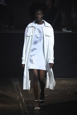 ケンゾー 2019年春夏ウィメンズコレクション - 服の上で“出会う”奇跡｜写真18