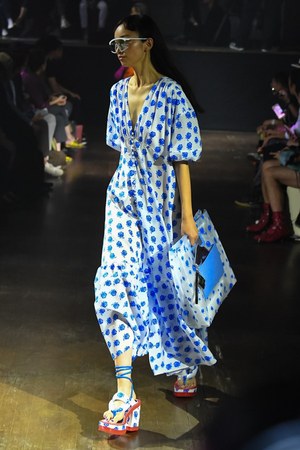 ケンゾー 2019年春夏ウィメンズコレクション - 服の上で“出会う”奇跡｜写真29