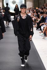 Y-3 2019年春夏コレクション - 風を纏い、空間を味方にする服｜写真4