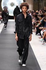 Y-3 2019年春夏コレクション - 風を纏い、空間を味方にする服｜写真6