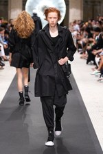 Y-3 2019年春夏コレクション - 風を纏い、空間を味方にする服｜写真9