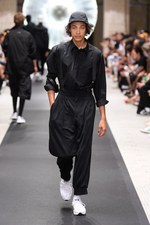 Y-3 2019年春夏コレクション - 風を纏い、空間を味方にする服｜写真21