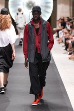 Y-3 2019年春夏コレクション - 風を纏い、空間を味方にする服｜写真26