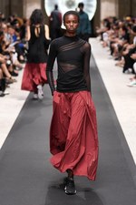 Y-3 2019年春夏コレクション - 風を纏い、空間を味方にする服｜写真28