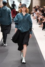 Y-3 2019年春夏コレクション - 風を纏い、空間を味方にする服｜写真30