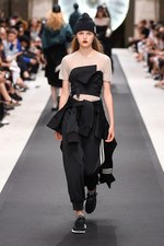 Y-3 2019年春夏コレクション - 風を纏い、空間を味方にする服｜写真31