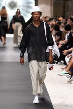 Y-3 2019年春夏コレクション - 風を纏い、空間を味方にする服｜写真34