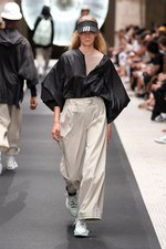 Y-3 2019年春夏コレクション - 風を纏い、空間を味方にする服｜写真35