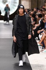 Y-3 2019年春夏コレクション - 風を纏い、空間を味方にする服｜写真37