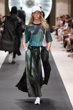 Y-3 2019年春夏コレクション - 風を纏い、空間を味方にする服｜写真38