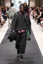 Y-3 2019年春夏コレクション - 風を纏い、空間を味方にする服｜写真46
