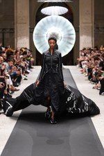 Y-3 2019年春夏コレクション - 風を纏い、空間を味方にする服｜写真50