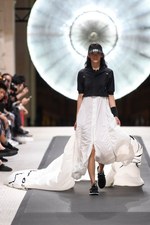 Y-3 2019年春夏コレクション - 風を纏い、空間を味方にする服｜写真51
