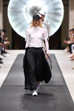 Y-3 2019年春夏コレクション - 風を纏い、空間を味方にする服｜写真52