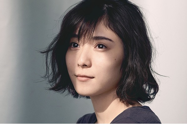 松岡茉優の「すっぴん」素肌、素肌を武器にメークなし撮影に初挑戦