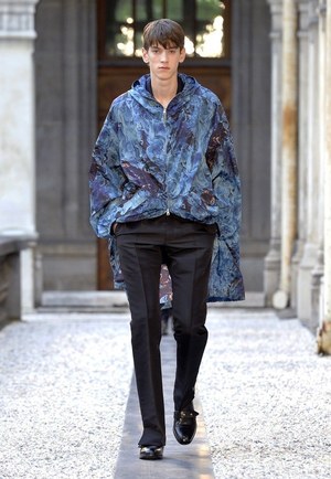 ダンヒル 19年春夏コレクション 英国紳士のスーツスタイルを現代的にアップデート ファッションプレス