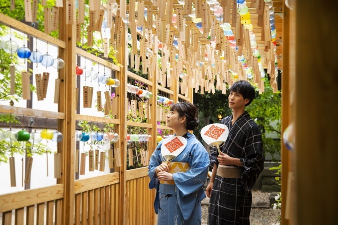 「川越氷川神社 縁むすび風鈴」色鮮やかな江戸風鈴&小川ライトアップ、線香花火や光るぼんぼりも