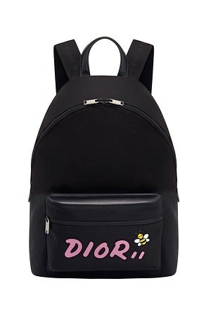 ディオール×KAWS、バッテン目の“BEE”モチーフ メンズ向けバッグ