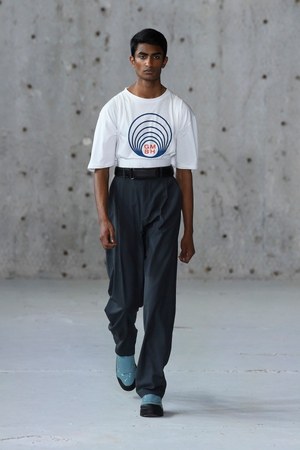 ゲーエムベーハー(GmbH) 2019年春夏ウィメンズ&メンズコレクション  - 写真2