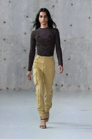 ゲーエムベーハー(GmbH) 2019年春夏ウィメンズ&メンズコレクション  - 写真19