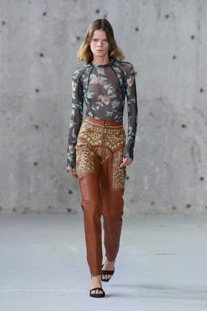 ゲーエムベーハー(GmbH) 2019年春夏ウィメンズ&メンズコレクション  - 写真24