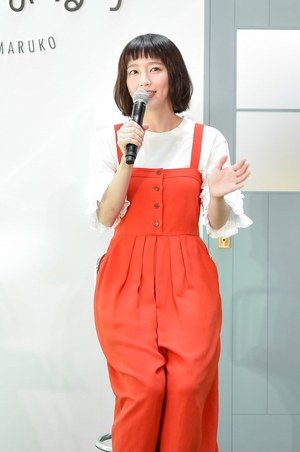 あのちびまる子ちゃんが大人に 吉岡里帆 おとなまる子 になってダイハツ ミラ トコット新cm登場 ファッションプレス あのちびまる子ちゃんが大人に 吉岡里帆 おとなまる子 になってダイハツ ミラ トコット新cm登場 ファッションプレス