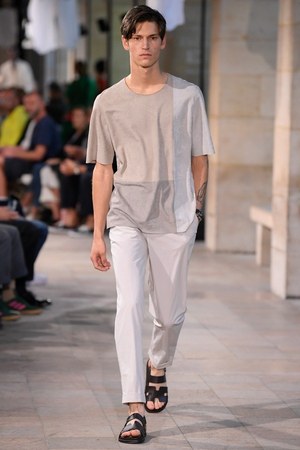 エルメス 19年春夏メンズコレクション 日常と非日常を往来する エルメスの楽園 ファッションプレス エルメス 19年春夏メンズコレクション 日常と非日常を往来する エルメスの楽園 ファッションプレス