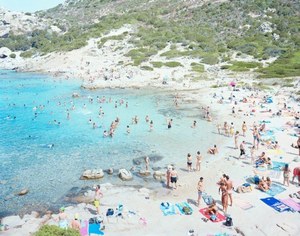 ビーチシリーズ で有名な写真家マッシモ ヴィターリ日本初個展が青山で 超大判写真 撮影機材展示 ファッションプレス ビーチシリーズ で有名な写真家マッシモ ヴィターリ日本初個展が青山で 超大判写真 撮影機材展示 ファッションプレス