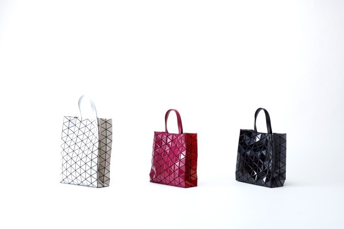 BAO BAO ISSEY MIYAKE 新作バッグ - 絵具を勢いよく厚塗りした