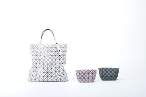 BAO BAO ISSEY MIYAKE 新作バッグ - 絵具を勢いよく厚塗りしたようなトートなど｜写真3