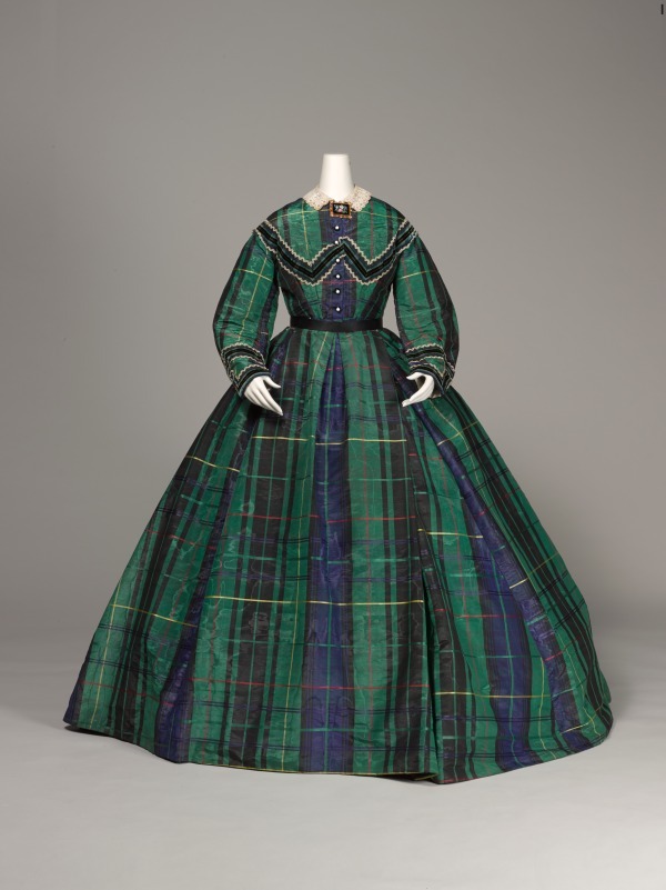 「アフタヌーン・ドレス」1865年頃 頃神戸ファッション美術館蔵