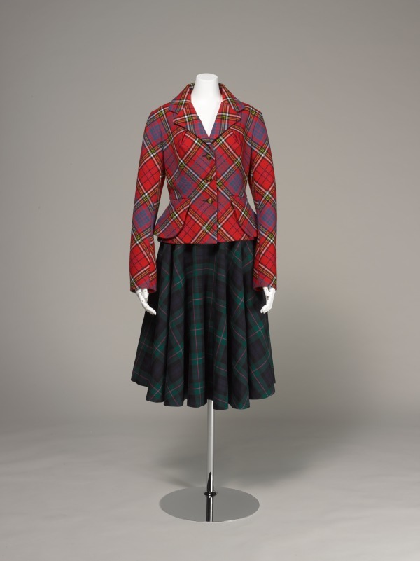 ヴィヴィアン・ウエストウッド タータン・スーツ
1993年 神戸ファッション美術館蔵