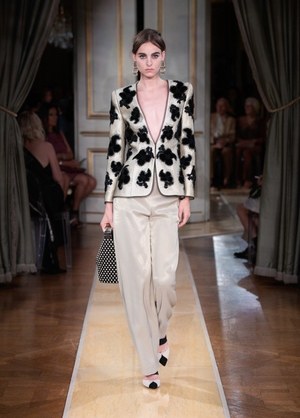 ジョルジオ アルマーニ プリヴェ(GIORGIO ARMANI PRIVÉ) 2018-19年秋冬ウィメンズコレクション  - 写真17