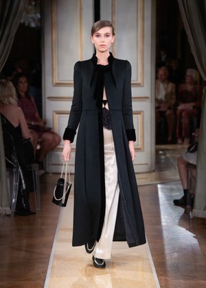 ジョルジオ アルマーニ プリヴェ(GIORGIO ARMANI PRIVÉ) 2018-19年秋冬ウィメンズコレクション  - 写真23