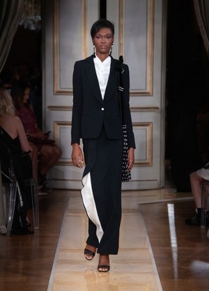 ジョルジオ アルマーニ プリヴェ(GIORGIO ARMANI PRIVÉ) 2018-19年秋冬ウィメンズコレクション  - 写真26