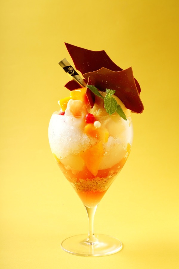 パティスリー&カフェ デリーモよりマンゴー&ピーチの新パフェ パティスリー&カフェ デリーモよりマンゴー&ピーチの新パフェ