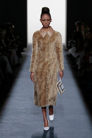 フェンディ オートクチュール(FENDI Haute Couture ) 2018-19年秋冬ウィメンズコレクション  - 写真23