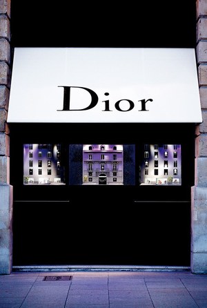 写真19/24｜ディオールの集大成がここに - ファッション、ファインジュエリー、フレグランスの歴史を綴った回顧本「Dior」 - ファッションプレス