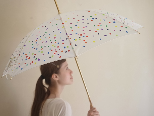 雨の日の外出を優しく応援してくれる、手作りの日傘屋コシラエル(Coci la elle)の雨傘｜写真1