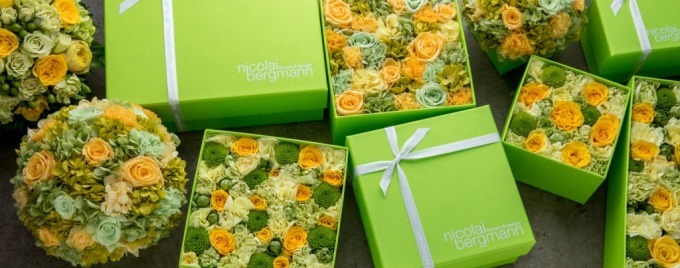 ニコライ バーグマンの夏限定フラワーボックス サマーグリーンのバラやカーネーションを敷き詰めて ファッションプレス