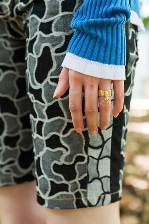 アカネ ウツノミヤ 2019年リゾートコレクション、洋服の隙間から魅せる女の魅力｜写真4
