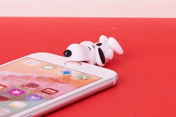 iPhone｜スヌーピーがガブっと"噛みつく"iPhoneケーブルアクセサリー「ケーブルバイト」ピーナッツとコラボ